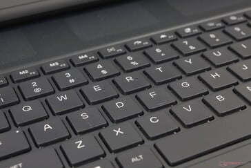 Дополнительные низкопрофильные клавиши CherryMX очень приятны при наборе текста