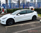 Tesla Model 3 на станции Supercharger. (Источник изображения: Notebookcheck)