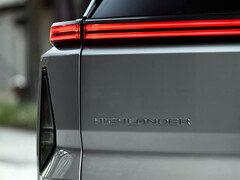 Электрический Toyota Highlander 2027 года.