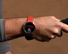 Смарт-часы Active 2 от Amazfit (на фото - круглые) получили обновление 6.7.0.1. (Источник изображения: Amazfit)