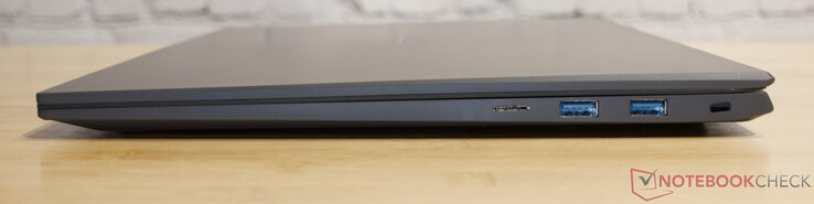 Правая сторона: microSD, 2x USB 3.2 Gen 2, слот замка Kensington
