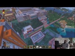 За двенадцать лет проект Майка Томлина в Minecraft вырос в обширный мегаполис с жилыми зданиями, спортивными объектами, магазинами и зелёными зонами.