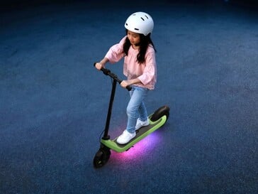 Segway C2 Go оснащён RGB-подсветкой с 256 цветами.