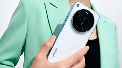 Утечка утверждает, что Xiaomi 17 Ultra может выйти на китайский рынок с батареей емкостью 6 800 мАч и четырьмя вариантами расцветки (Источник изображения: Google Gemini через Weibo)
