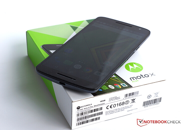 Moto X Play. Телефон и коробка