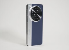 Просочившееся изображение, демонстрирующее отмененный дизайн Oppo Find N3. (Источник изображения: Cai Zuxuan на Weibo)