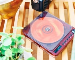 Relax Pixel Tunes сочетает современные функции с прозрачным дизайном в стиле ретро.