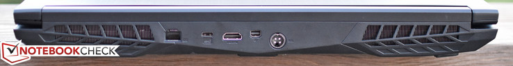 Задняя сторона: гигабитный Ethernet, USB 3.1 Type-C Gen 2, HDMI, mini-DisplayPort, разъем питания