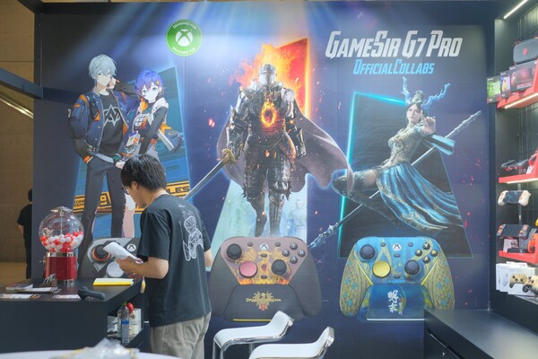 Беспроводной контроллер GameSir G7 Pro Dragon's Dogma Edition для Xbox представлен на выставке Tokyo Game Show. (Источник изображения: GameSir)