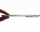 Appleпервый складной iPhone, по слухам, будет немного толще, чем Oppo Find N5, на фото. (Источник изображения: Oppo)