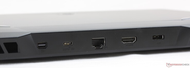 Сзади: Mini-DisplayPort 1.4, USB-C 3.2 Gen 2 (DisplayPort), RJ-45 Ethernet 10/100/1000/2500, HDMI 2.0, гнездо питания