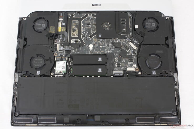 Alienware x16 R1 для сравнения