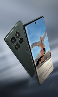 Motorola Edge 2025 имеет отделку из искусственной кожи. (Источник изображения: Evan Blass)