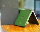Модель Motorola Razr Plus 2026 отличается повышенной устойчивостью и прочностью благодаря новому титановому шарниру.