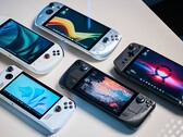 Различные портативные игровые ПК на столе