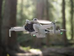 Mini 4 Pro остается самым последним 249-граммовым дроном DJI. (Источник изображения: DJI - отредактировано)