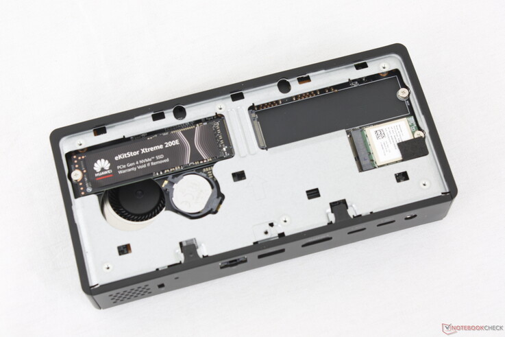 Нижняя сторона со снятой зеленой панелью