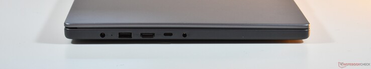 слева: Порт для зарядки, USB-A 3.2 Gen 1, HDMI, USB-C 3.2 Gen 1 (вкл. PD/DP), 3,5 мм аудио