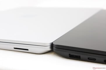 13.5-дюймовый Surface Laptop 3 (справа) и 15-дюймовый Surface Laptop 3 (слева). Толщина корпуса практически идентична