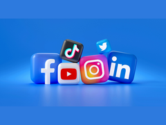 3D-изображение, состоящее из логотипов популярных социальных сетей (источник изображения: Мария Шалабаева)