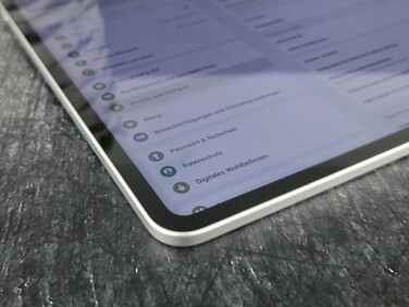 Обзор планшета Oppo Pad 4 Pro. (Источник изображения: Marcus Herbrich/Notebookcheck)