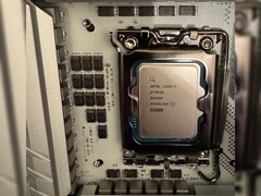 Intel Core 9 273PQE был замечен в природе.