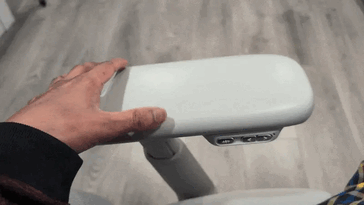 Поворот + регулировка вперед и назад.