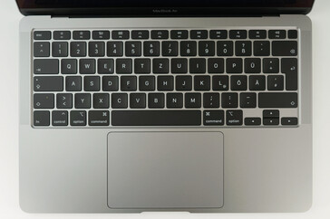 Клавиатура с тачпадом у MacBook Air
