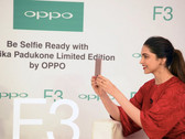 Актриса Болливуда с телефоном Oppo (Изображение: NDTV Gadgets)