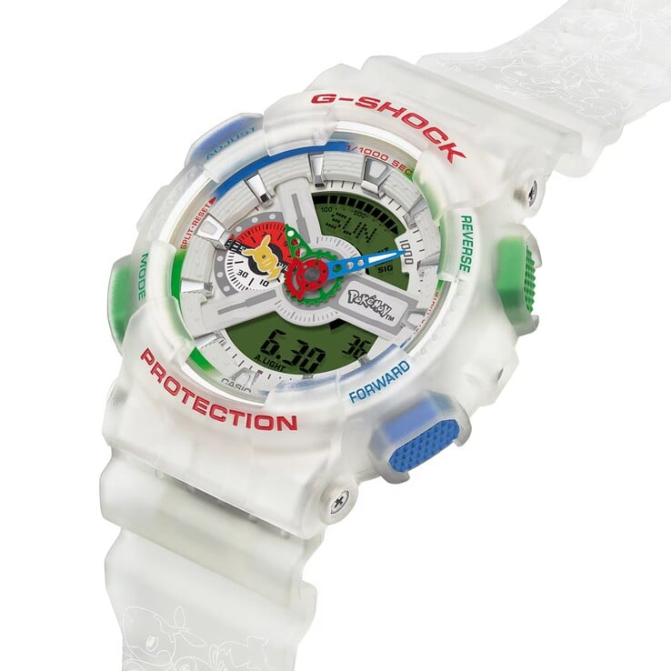 Вид под углом на полупрозрачные часы Casio G-Shock Pokémon GA-110PKM-7A, на котором хорошо видны их увеличенный корпус и красочные кнопки.