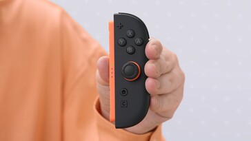 Nintendo Switch 2 Joy-Con в руках (Источник изображения: скриншот, Nintendo of America YouTube)