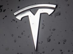 Функция «Автопилот» компании Tesla по-прежнему находится под пристальным вниманием.