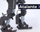 Экзоскелет Wandercraft Atalante X улучшает походку женщины через семь лет после инсульта. (Источник изображения: Wandercraft)