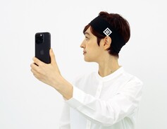 Сканировать голову и уши помогает входящая в комплект повязка на голову и несколько наклеек, похожих на QR-код (Источник изображения: Final)