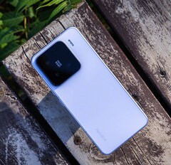 В Китае Xiaomi 15 выпускается с аккумулятором емкостью 5 400 мАч. (Источник изображения: Vetrax Arrogant TV на Weibo)