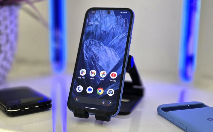 Обзор смартфона Google Pixel 8a