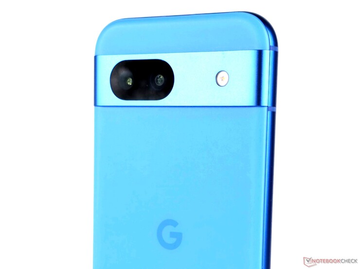 Обзор смартфона Google Pixel 8a