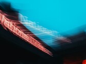 Абстрактное размытие движения вывески Национального театра в Лондоне (Источник изображения: Samuel Regan-Asante via Unsplash)
