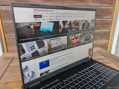 Просмотр на открытом воздухе в тени