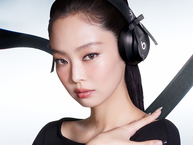 Сотрудничество Beats x Jennie с наушниками поставляется с черными