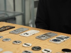 Прототипы Nothing Phone (3a), показанные компанией. (Источник изображения: Eyal-M на Reddit)