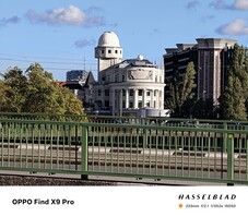 Oppo Find X9 Pro с телеконвертером с 10-кратным зумом