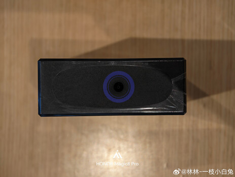 Разъем постоянного тока на верхней части зарядного устройства Honor Win 360W