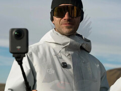 DJI Osmo 360 в использовании с, по-видимому, удлинительной планкой для аккумулятора. (Источник изображения: через Игоря Богданова)