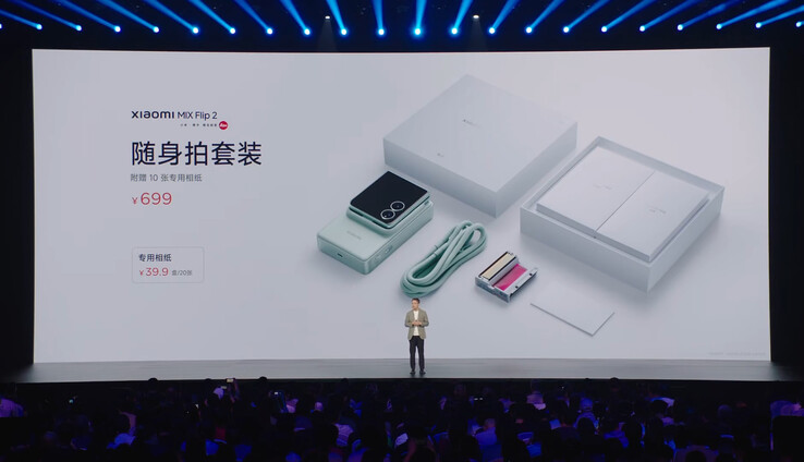 Xiaomi представляет Pocket Photo Kit для Mix Flip 2 и содержимое его розничной коробки. (Источник: Xiaomi через Fixed Focus Digital)