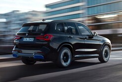 Модель LCI можно узнать по новым задним фонарям (Источник изображения: BMW)