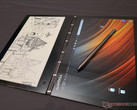 Lenovo Yoga Book C930 обладает удивительным 1080p 10.8-дюймовым сенсорным E-ink экраном (Изображение: Lenovo)
