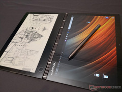 Lenovo Yoga Book C930 обладает удивительным 1080p 10.8-дюймовым сенсорным E-ink экраном (Изображение: Lenovo)