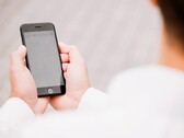 Instagram убирает необязательное сквозное шифрование из прямых сообщений 8 мая 2026 года, предоставляя Мета возможность читать содержимое DM впервые с 2023 года.