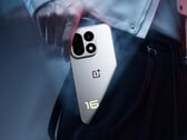 OnePlus 16 может стать одним из лидеров предстоящего рейтинга бенчмарка AnTuTu. На фото: рекламное изображение смартфона.